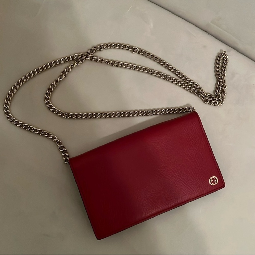 Red Gucci wallet bag